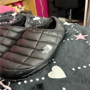 The North Face Quilted Black Slippers